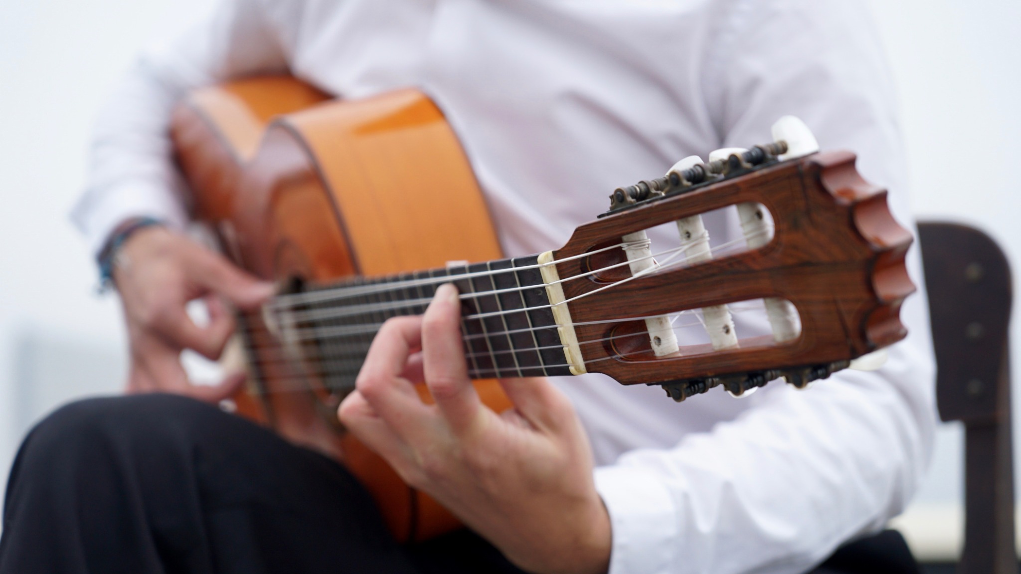 Close-up van een klassieke gitaar